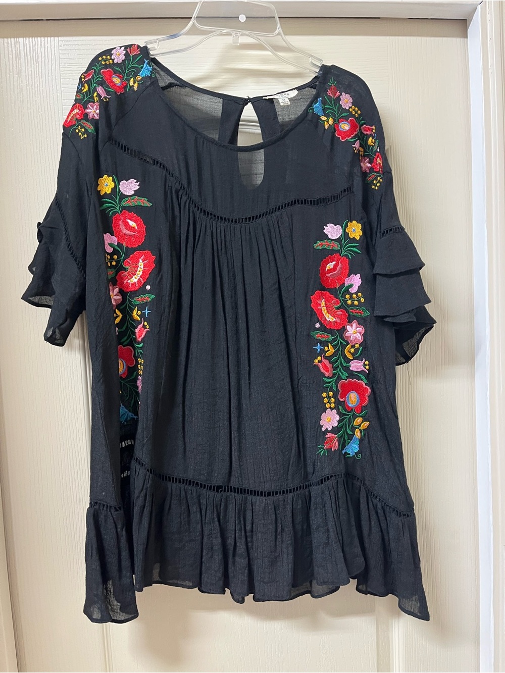 Umgee Black Floral Embroidered Top